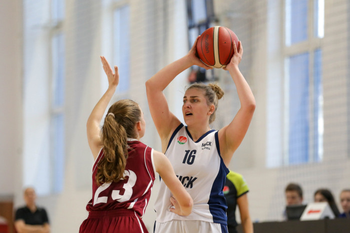 Женская команда “МИНСК” уверенно побеждает в матче с “Викторией”